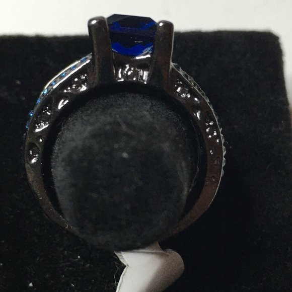 ring - Picture 5 of 8